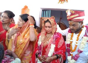 मुस्लिम लड़की ने हिन्दू लड़के से रचायी शादी
