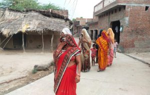 एक परिवार के चार सदस्यों की मौत पर गांव में मातम का माहौल