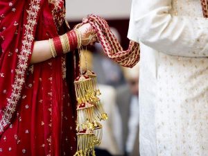 मुस्लिम लड़की ने हिंदू लड़के से की शादी अब मिल रही धमकियां