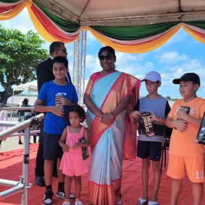 राष्ट्रपति मुर्मू ने सूरीनाम के बच्चों को मेड इन इंडिया चॉकलेट दी