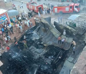 ट्रांसफॉर्मर से निकली चिंगारी से हरियाणा हैंडलूम की दुकान जलकर हुई राख