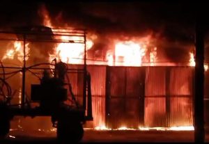 ट्रांसफॉर्मर से निकली चिंगारी से हरियाणा हैंडलूम की दुकान जलकर हुई राख