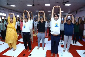 International Yoga Day : नगर निगम समेत लखनऊ भर में हुआ योग दिवस का वृहद् आयोजन