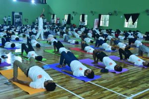 राष्ट्रीय पुनर्वास विश्वविद्यालय में अंतर्राष्ट्रीय योग दिवस के अवसर पर एक साथ 1500 लोगों ने किया योग