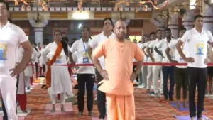 अंतरराष्ट्रीय योग दिवस : गोरखनाथ मंदिर में सीएम योगी ने किया योग