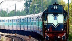 बिहार में टला बड़ा रेल हादसा गलत सिग्नल से दूसरे ट्रैक पर चली गई ट्रेन