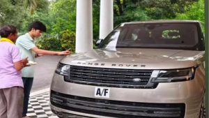कुंडा विधायक राजा भैया ने खरीदी नई रेंज रोवर कार