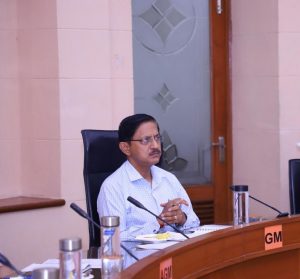 रेलवे महाप्रबंधक ने विभागाध्‍यक्षों और मण्‍डल रेल प्रबंधकों की बैठक में की कार्य प्रगति की समीक्षा