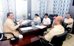 मंत्री नरेन्द्र कश्यप ने पौधरोपण लक्ष्य के सम्बन्ध में की विभागीय समीक्षा बैठक