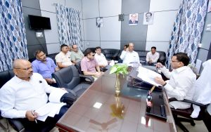 मंत्री नरेन्द्र कश्यप ने विभागीय समीक्षा बैठक में जनकल्याणकारी योजनाओं की बाबत दिये निर्देश
