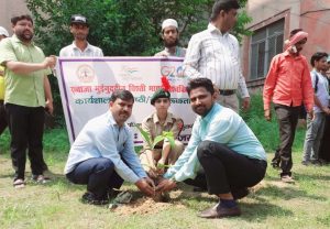 गोद लिए गए गांवों में भाषा विश्वविद्यालय ने चलाया वृक्षारोपण अभियान