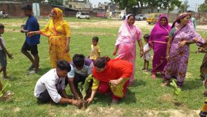 गोद लिए गए गांवों में भाषा विश्वविद्यालय ने चलाया वृक्षारोपण अभियान