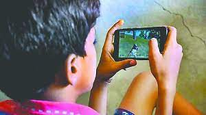 बच्चों के विकास में बाधा है मोबाइल