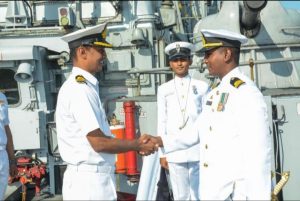 श्रीलंकाई नौसेना ने आईएनएस खंजर का किया स्वागत