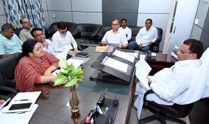 राज्यमंत्री मंत्री नरेन्द्र कश्यप ने योजनाओं का लाभ अंतिम पात्र पिछड़े एवं दिव्यांगजनों तक पहुंचाए जाने के दिए निर्देश