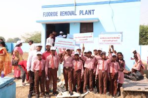 फिरोजाबाद के स्कूली बच्चों ने जानी फ्लोराइड रिमूवल प्लांट की खूबियां