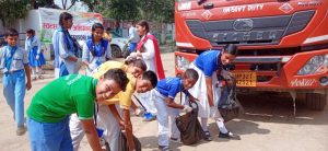डीबीएस माॅन्टेसरी स्कूल के छात्रों ने ग्रामीण क्षेत्रों में चलाया स्वच्छता अभियान 