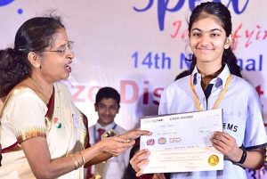 स्पेलिंग प्रतियोगिता में सीएमएस छात्रा पलक वर्मा को राष्ट्रीय स्तर पर प्रथम रैंक