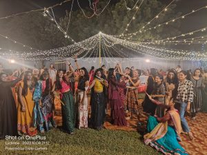 लखनऊ यूनिवर्सिटी में 'डांडियाोत्सव' का भव्य आयोजन
