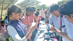 मेरठ के छात्र-छात्राओं ने 100% नल कनेक्शन वाले गांव का किया भ्रमण