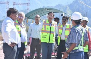 उत्‍तर रेलवे के महाप्रबंधक शोभन चौधुरी ने ऊधमपुर-श्रीनगर-बारामूला रेल लिंक परियोजना का दौरा किया