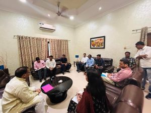 मंत्री नरेन्द्र कश्यप ने प्रयागराज मंडल के दिव्यांगजन सशक्तीकरण एवं पिछड़ा वर्ग कल्याण अधिकारियों के साथ की बैठक