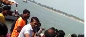 सरयू नदी में डूब रहे पांच लड़के व लड़कियों को जल पुलिस ने बचाया