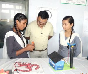 विद्यार्थियों के छोटे-छोटे वैज्ञानिक आविष्कार एक दिन बड़ी शक्ल में राष्ट्र का गौरव बनेंगे: डॉ दिनेश कुमार