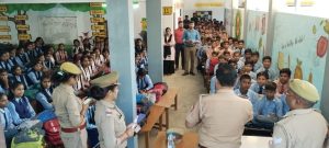 एआर एकेडमिक स्कूल के विद्यार्थियों को पुलिस ने पढ़ाया साइबर क्राइम का पाठ