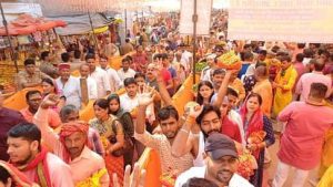 दुर्गा अष्टमी: विंध्यधाम में उमड़ा भक्तों का सैलाब, 2 लाख से ज्यादा भक्तों ने मां के दरबार में लगाई हाजिरी