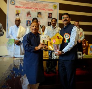 लखनऊ विश्वविद्यालय के प्रोफेसर रवीन्द्र प्रताप सिंह को अंग्रेजी बाल साहित्य के लिए पुरस्कार मिला