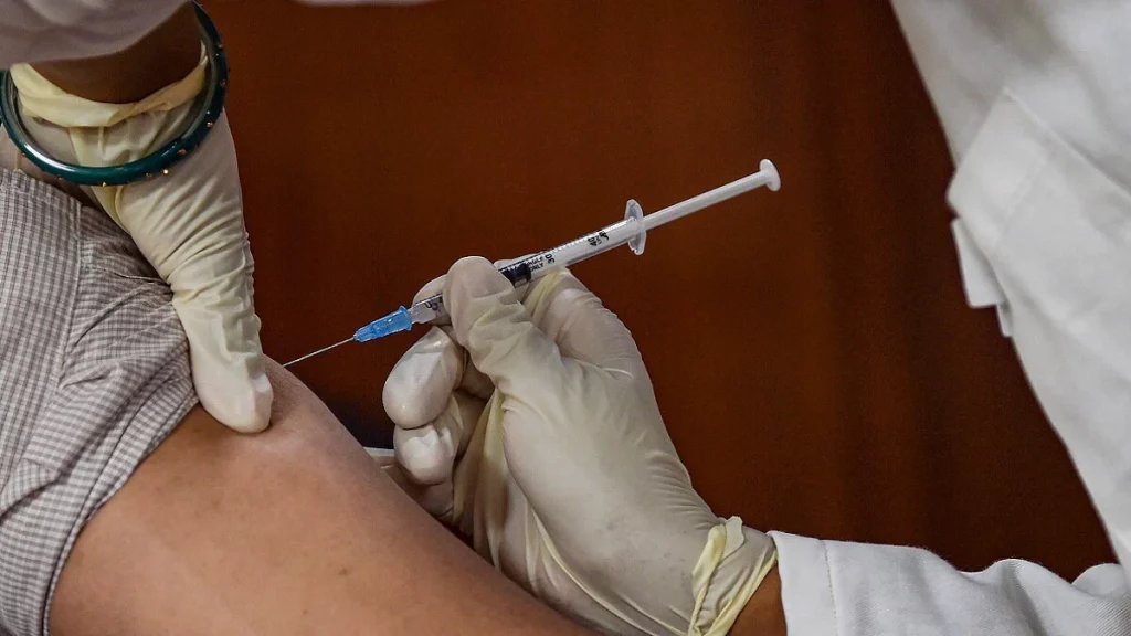 क्या कोरोना वैक्सीन लेने से सच में हुई थी लोगों की मौत? ICMR ने रिसर्च में किया बड़ा खुलासा