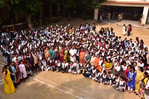 नवयुग कन्या महाविद्यालय: स्वामी विवेकानंद युवा सशक्तिकरण योजना के अंतर्गत स्मार्ट फोन का वितरण 