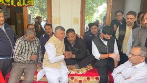 मंत्री धर्मवीर प्रजापति ने शहीद कैप्टन शुभम गुप्ता के आवास पहुंचकर दी सांत्वना