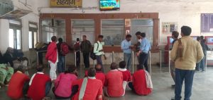 पूर्वोत्तर रेलवे के 38 प्रमुख स्टेशनों पर टीवी स्क्रीन पर हुआ प्रधानमंत्री नरेन्द्र मोदी के ‘मन की बात‘ कार्यक्रम का सजीव प्रसारण