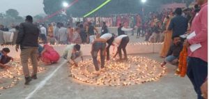 देव दीपावली: मातृ पितृ भक्त श्रवण कुमार के पौराणिक स्थल पर सवा लाख दीप जलाए गए