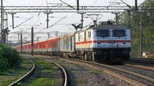 रेलवे ने अप्रैल से अक्टूबर तक दौरान माल ढुलाई से 95929.30 करोड़ रुपये कमाए 