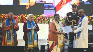 IIIT के दीक्षा समारोह में राष्ट्रपति ने मेधावियों को दिए मेडल, कहा- 2030 तक दुनिया की तीसरी सबसे बड़ी अर्थव्यवस्था बनेगा भारत