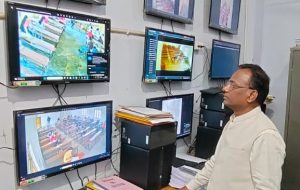 सीसीटीवी कैमरे की निगरानी में अवध विवि की एनईपी स्नातक परीक्षाएं आज हुईं शुरू, विवि के सचल दलों ने किया परीक्षा केंद्रों का निरीक्षण