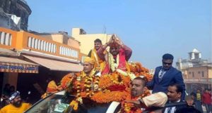 भारतीय कुश्ती संघ अध्यक्ष संजय सिंह के साथ अयोध्या पहुंचे कैसरगंज सांसद ने हनुमानगढ़ी में किया दर्शन एवं पूजन