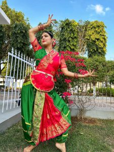 अभिनेत्री मधुरिमा तुली को नृत्य करने में मिलती है खुशी, 'राधा कैसे ना जले' पर उनके प्रदर्शन की एक सुंदर झलक लोगों को देखने को मिली
