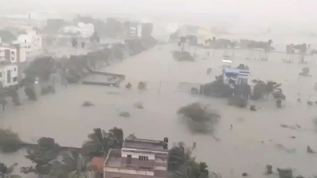 चक्रवाती तूफान मिचौंग का कहर! अब तक 8 लोगों की मौत, मूसलाधार बारिश से चेन्नई पानी-पानी