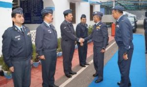 भारतीय वायु सेना अनुरक्षण कमान के एओसी-इन-सी एयर मार्शल विभास पांडे और अफवा की अध्यक्षा रुचिरा पांडे ने वायु सेना अस्पताल कानपुर का दौरा किया