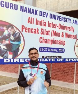 अखिल भारतीय पेंचक सिलात अंतर विश्वविद्यालय प्रतियोगिता में एलयू के छात्र ने जीता रजत पदक 