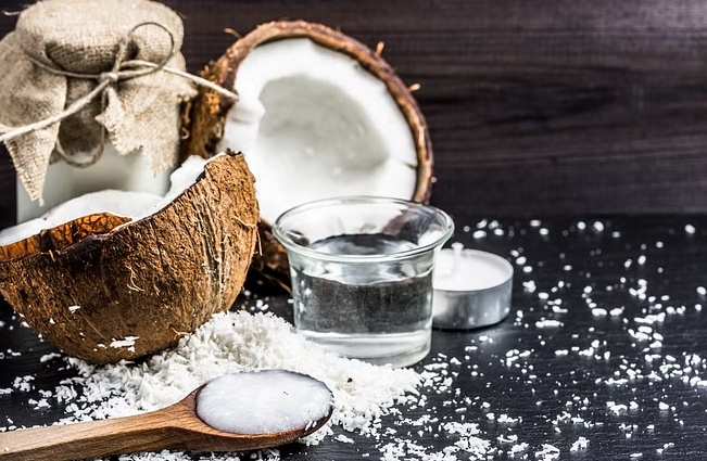 त्वचा को बनाना है मुलायम तो इस्तेमाल करें घर पर बनी नारियल क्रीम, जानें इसे बनाने का तरीका