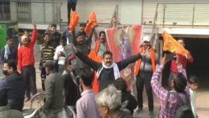 पीएम मोदी के गढ़ में Rahul की भारत जोड़ो न्याय यात्रा का हुआ विरोध, कांग्रेस समर्थक और राम भक्त आए आमने-सामने