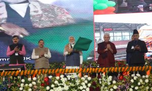प्रधानमंत्री ने जम्मू-कश्मीर में 32 हजार करोड़ रुपये से अधिक की कई विकास परियोजनाओं का उद्घाटन किया