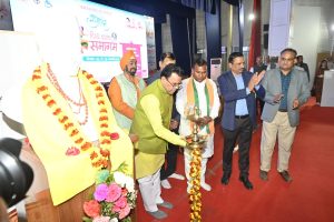 दिव्यांगजन मंत्री नरेन्द्र कश्यप ने वाराणसी में तीन दिवसीय दिव्य कला समागम का किया शुभारम्भ