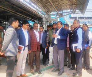 उत्तर रेलवे के महाप्रबंधक ने वाराणसी जंक्शन स्टेशन पर यात्री सुविधाओं का निरीक्षण किया