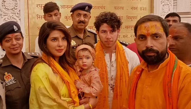 अभिनेत्री प्रियंका चोपड़ा ने पति व बेटी के साथ किए रामलला के दर्शन, मंदिर ट्रस्ट ने किया अभिनंदन